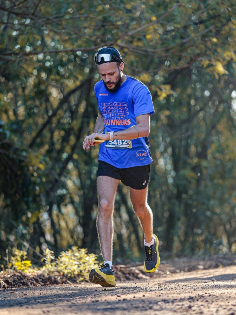 Atleta em prova de trilha